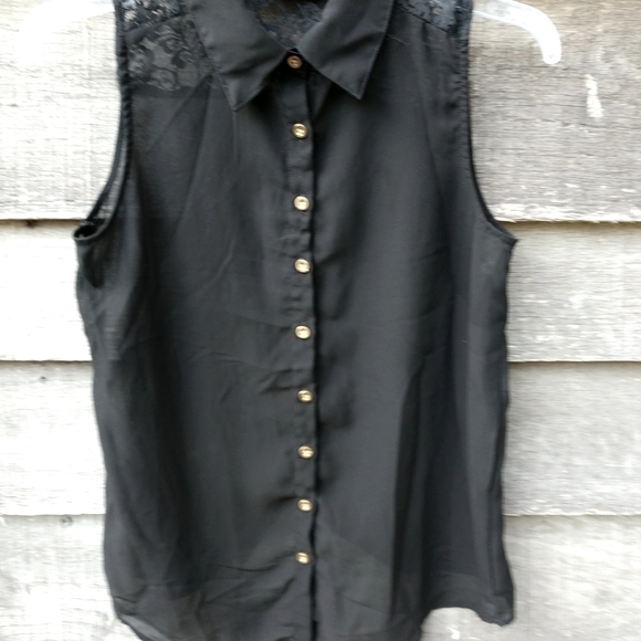 🖤VTG. Black Sleeveless 🎉FANCY🎉Lace Top Gold Buttons Lightweight - Picture 3 of 10
